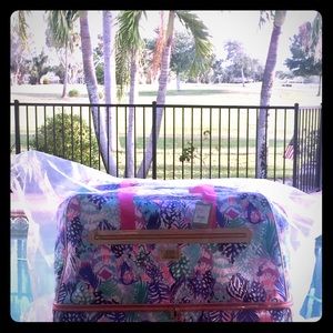 Lilly Pulitzer Luggage/NWT/Quill Out/RollingDuffle
